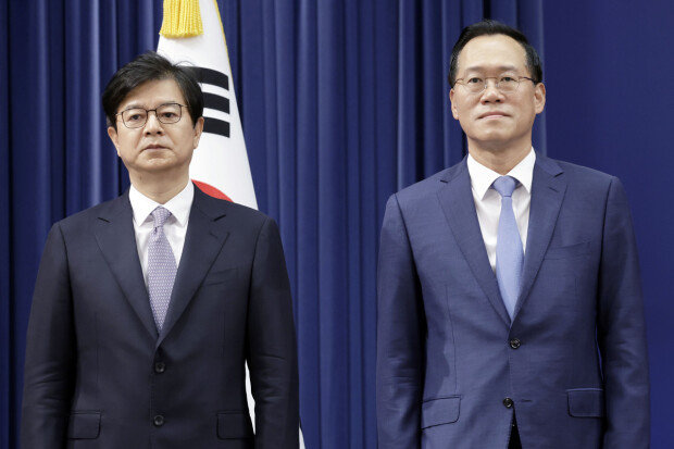 Lee appoints five new senior aides