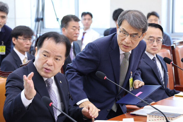 Election watchdog resists accountability
