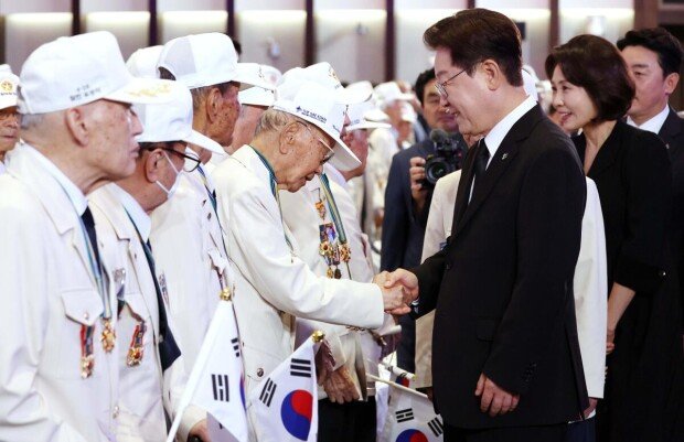 Lee vows peace through strong defense