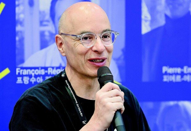 Werber discusses AI, history and belief
