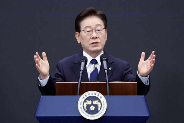 Lee takes direct control of chip project
