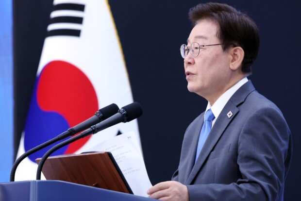 Lee to attend NATO summit, visit Mongolia