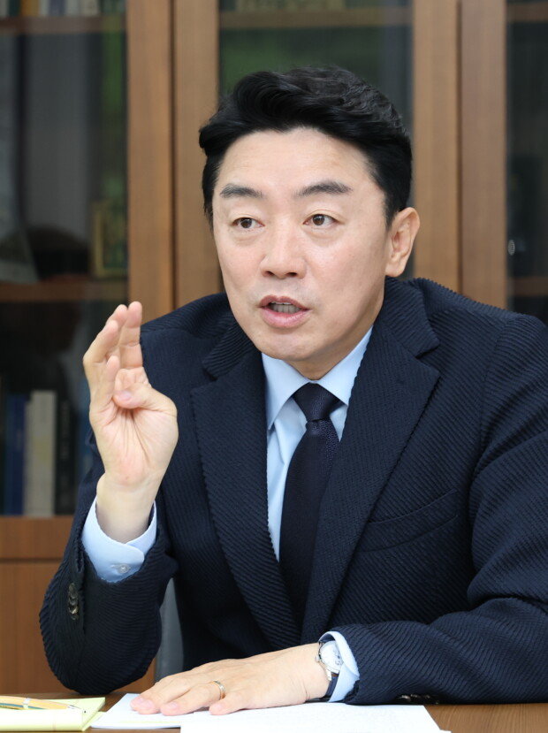 Presidential chief of staff backs tax windfall for chip projects