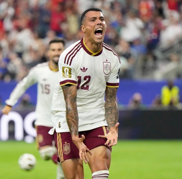 Spain blanks France to reach final