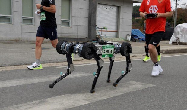 Four-legged robot runs marathon on one charge