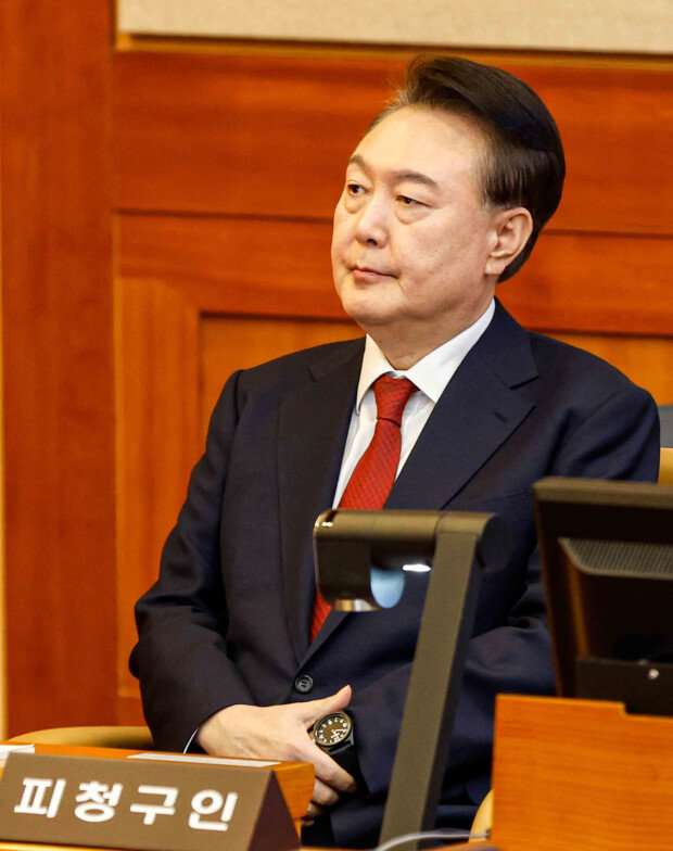 ﻿“尹, 헌재결정 수용-계엄 사과 밝힐 마지막 기회”