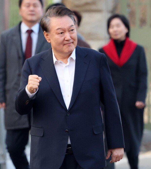 尹 석방에 더 극심해진 분열