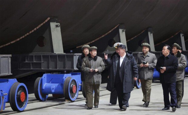 트럼프 보란듯 北 “미사일 탑재 핵추진잠수함 건조중 ”첫공개