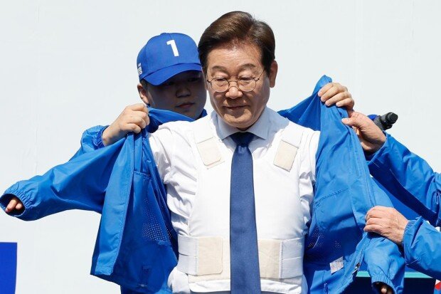 민주, 잇단 李테러 제보에 초비상… 트럼프처럼 유세때 ‘4면 방탄유리’ 고심