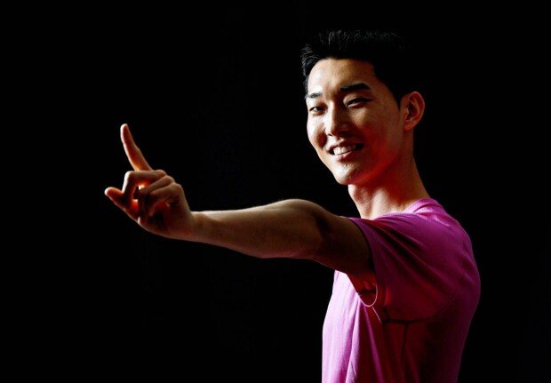 언제나 1등을 꿈꾸는 우상혁이 22일 충북 진천선수촌에서 손가락 한 개를 들어 보이며 환한 미소를 짓고 있다. 지난해 파리 올림픽에서 7위에 그쳐 눈물을 흘린 우상혁은 올해 출전한 모든 국제대회에서 우승하며 부활에 성공했다. 진천=양회성 기자 yohan@donga.com