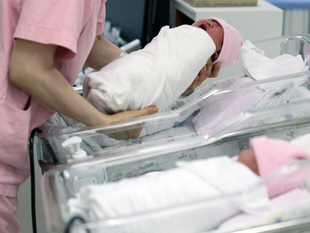 ‘둘째 출산’ 9년만에 반등… 작년 7만5900명, 2% 늘어