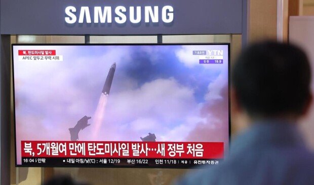 北, APEC 코앞에 ‘경주 사정권 미사일’ 쐈다