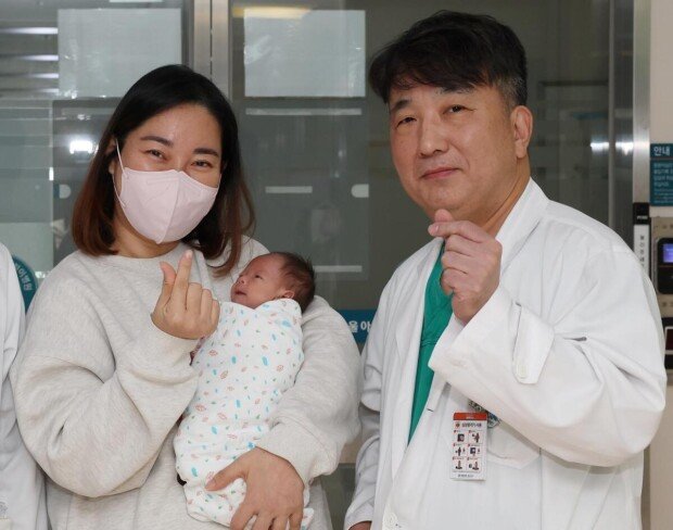 생후 8일 아기, 손가락 크기 심장 무사히 수술