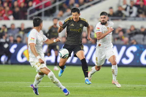선제-결승골 모두 손흥민 발끝에서… 2-1 승리 견인