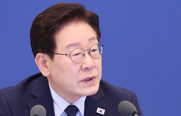 李 “손흥민도 축구 빼면 보통 사람”… ‘반도체 착시론’ 반박