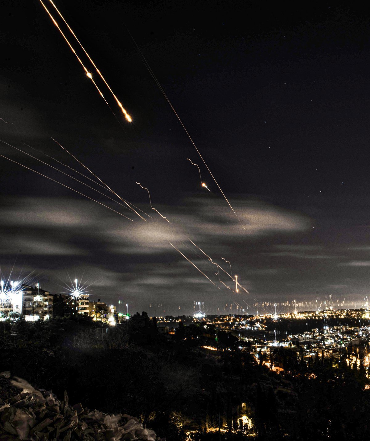 伊朗發射180枚導彈……以色列：“將付出代價” | 東亞日報