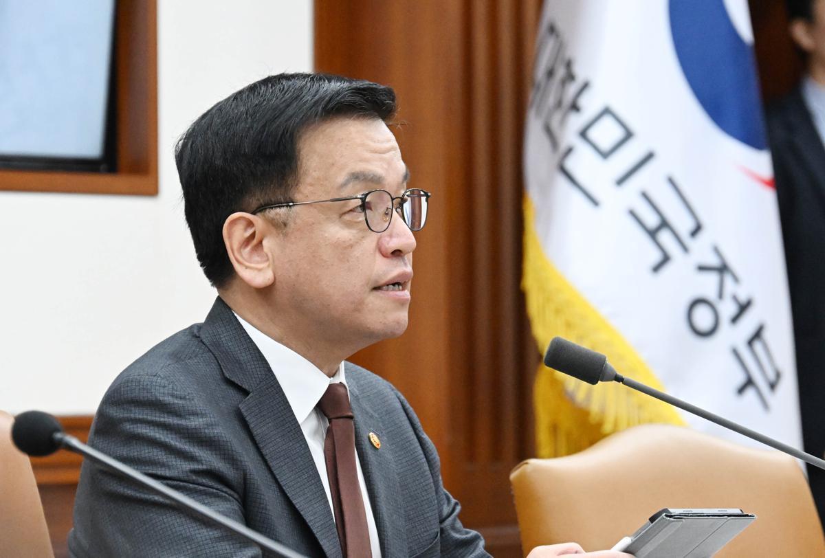 特朗普风险”现实化带来危机，政府将紧急投入34万亿韩元以支持尖端产业| 东亚日报