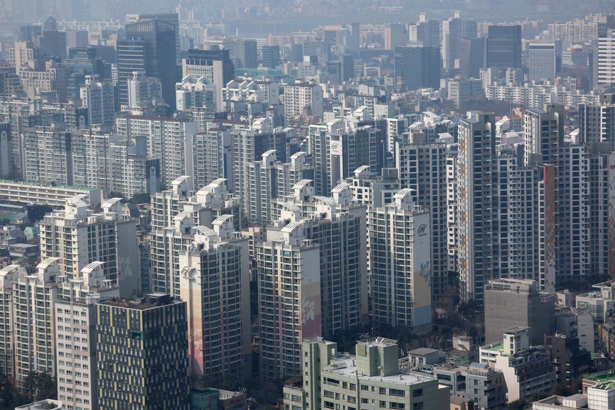 江南24亿-非江南10亿韩元…公寓交易价格差距进一步拉大2亿韩元| 东亚日报