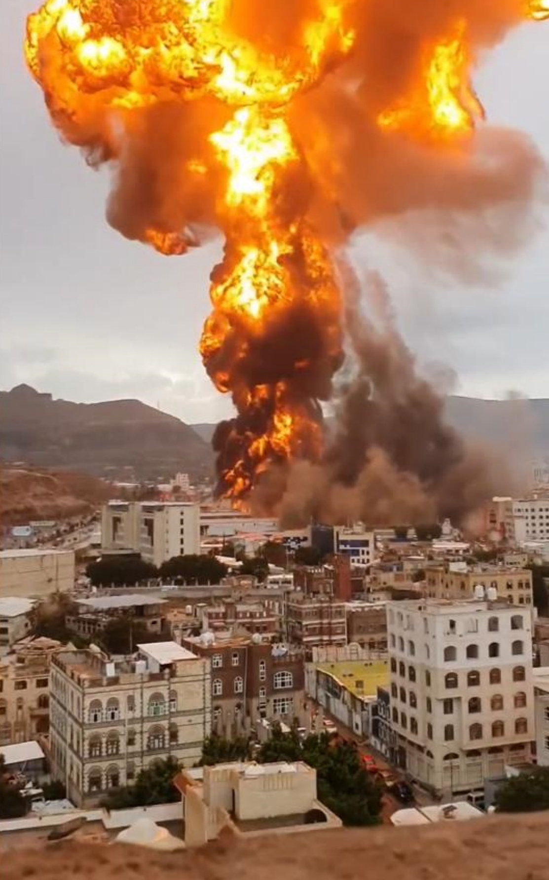 以色列轰炸也门首都总统府和石油设施| 东亚日报