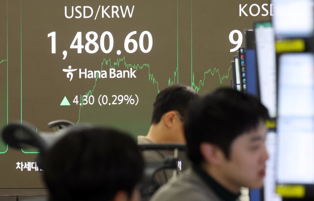 汇率接近1500韩元……一半企业表示“明年经营艰难” | 东亚日报