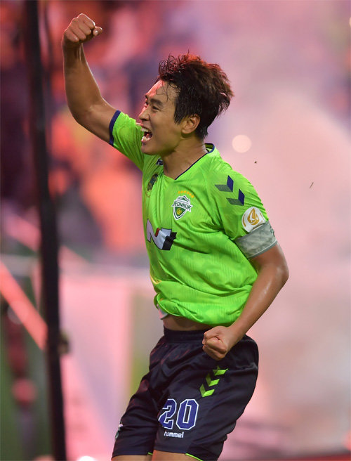 K League striker Lee Dong-guk achieves 300 attack point milestone : The