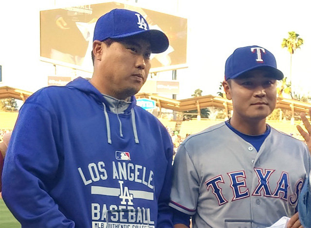 Texas Rangers is observing Ryu's post-season game performance ...