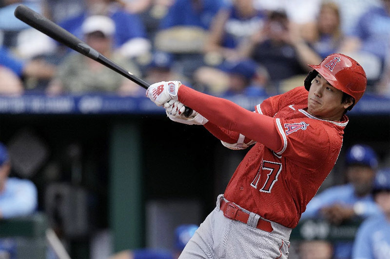 Shohei Ohtani moves into tie for MLB home run lead during Angels