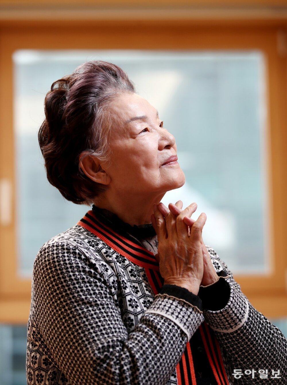 Poet Shin Dal-ja recalls hard work of her hands | The DONG-A ILBO