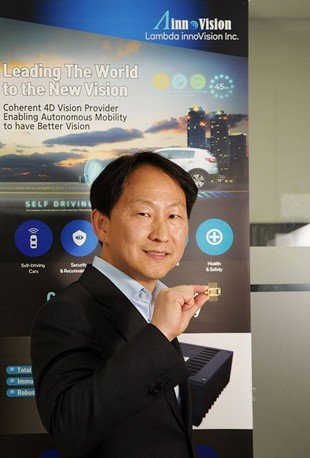 CEO Jong-pil La introducing FMCW LiDAR core components / Source = Lamda innoVision