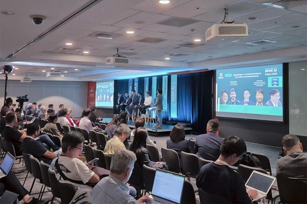 Han him Jang , CEO of Enerzai, conducting a Q&A session during his presentation at the Edge AI Foundation event / source=Enerzai