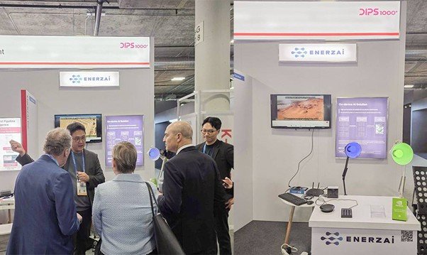 Enerzai CEO Han him Jang(second from left) introduces Enerzai\