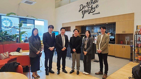 SOFT LANDERS in a partnership meeting with a Japanese credit card company / Source = SOFT LANDERS