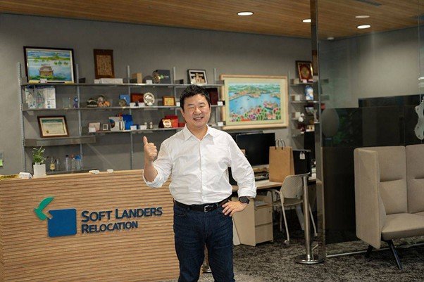  
CEO Manju Han introducing SOFT LANDERS / Source = SOFT LANDERS
