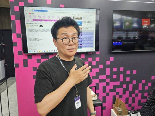 Infofla CEO In-mook Choi answering questions from reporters. / Source = IT DongA