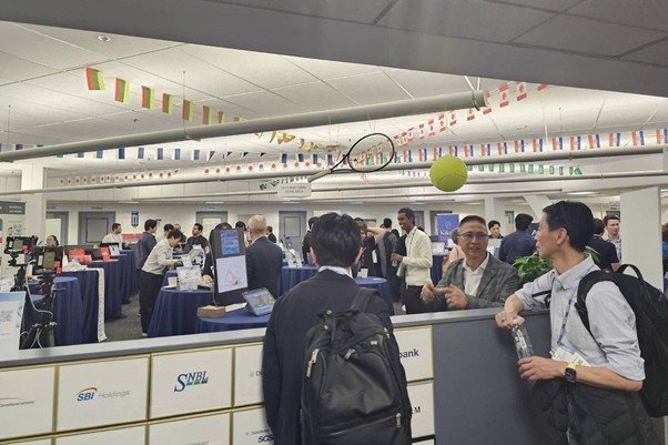 A scene from the Plug and Play global networking event for global investors and startup officials / source=WEVEN