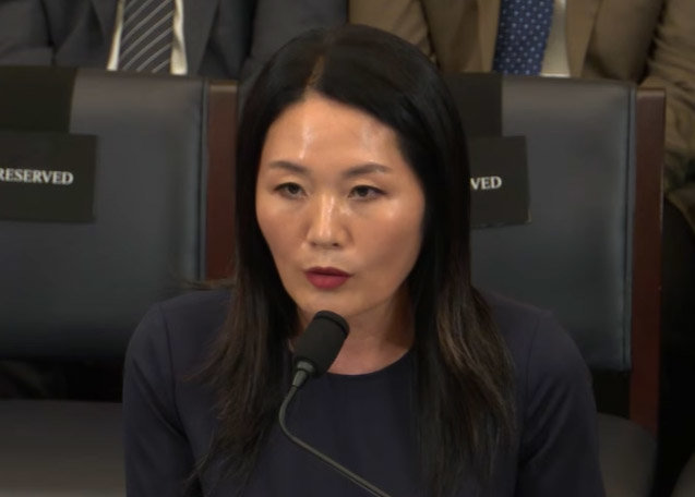 Defector urges outside information for North Korea - 동아일보