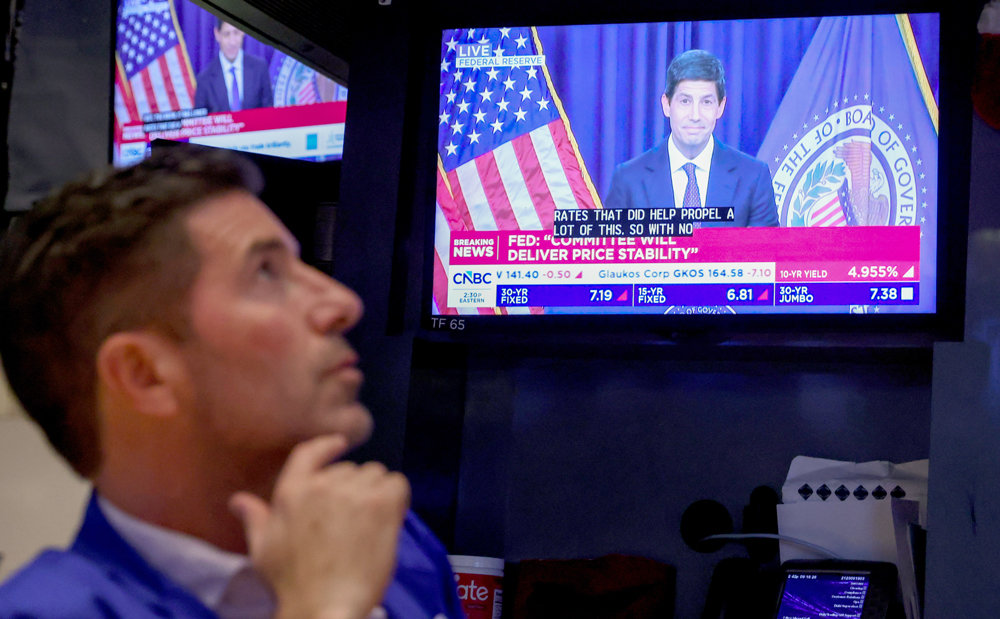 Fed raises rates after three-year pause - 동아일보