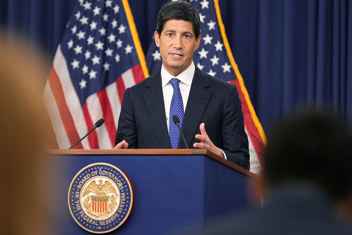 Fed raises rates after three years, signaling longer tightening - 동아일보