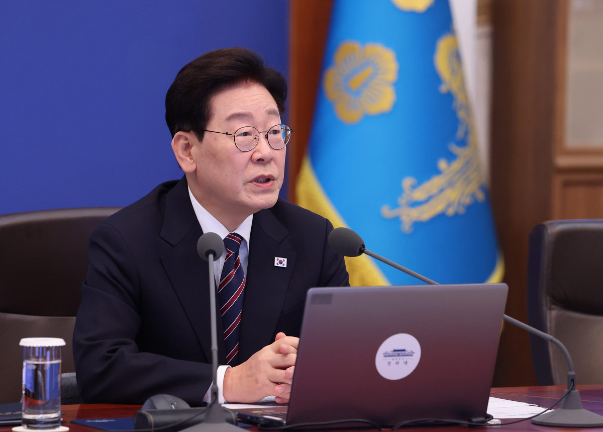 Will Seoul give up leverage for nuclear freeze? - 동아일보