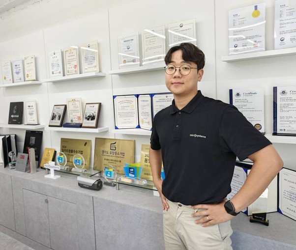 Microsystems: "Ushering in a Safe Autonomous Driving Era with a Special Sheet of Glass" - 동아일보