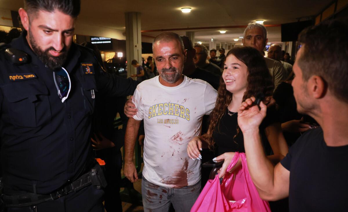 Passengers foil attempted hijacking of Israel-bound flight - 동아일보