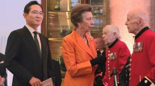 Lee Kun-hee collection showcases Korean art in London
