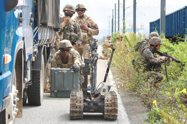 米軍指揮官「ほぼ匹敵する能力の敵」への反撃テスト」、中ロ想定を示唆