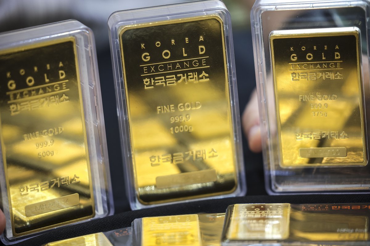 金価格が史上最高、中東リスクと米大統領選の不確実性で需要集中 | 東亜日報