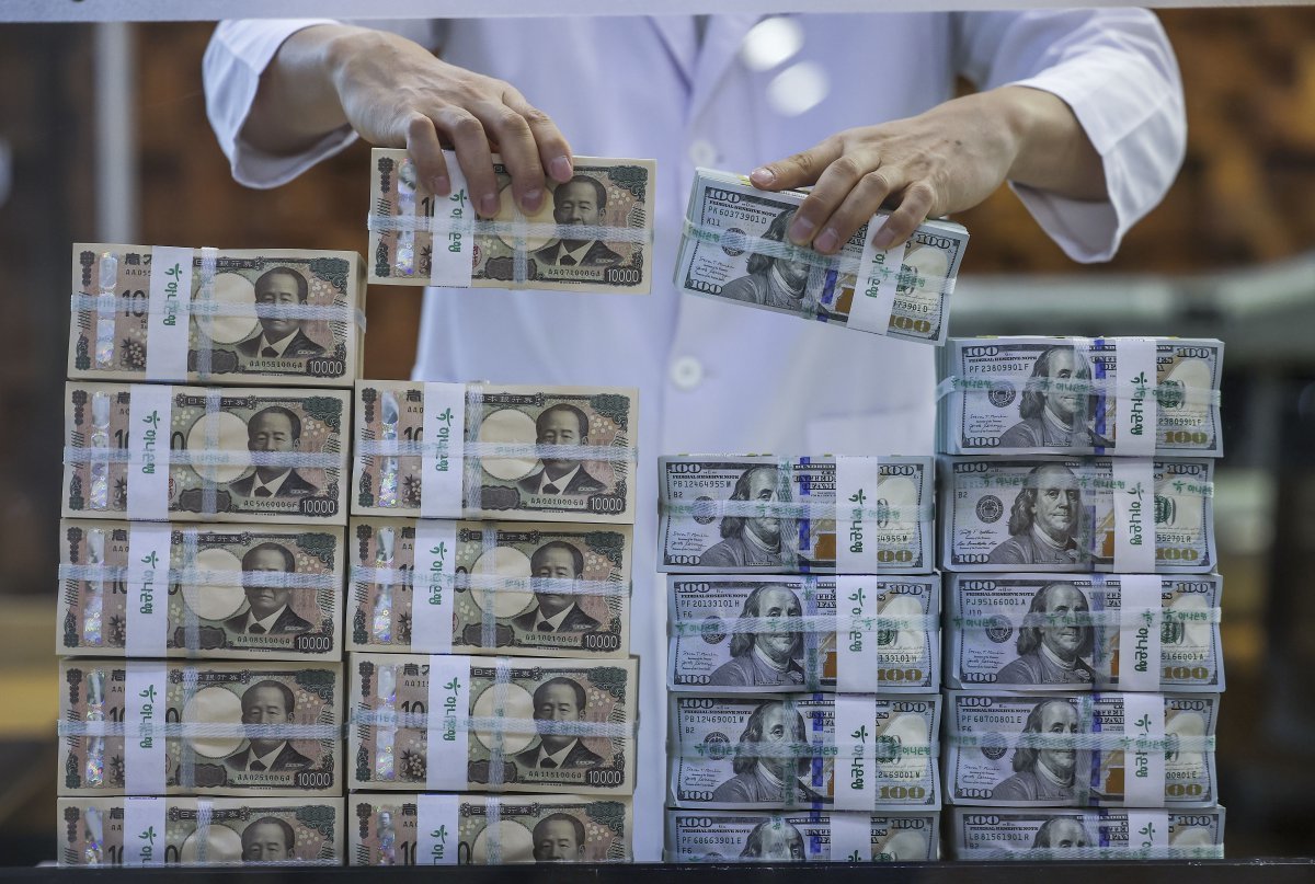 ドル高の予測で１ドル＝１４００ウォンが目前 | 東亜日報