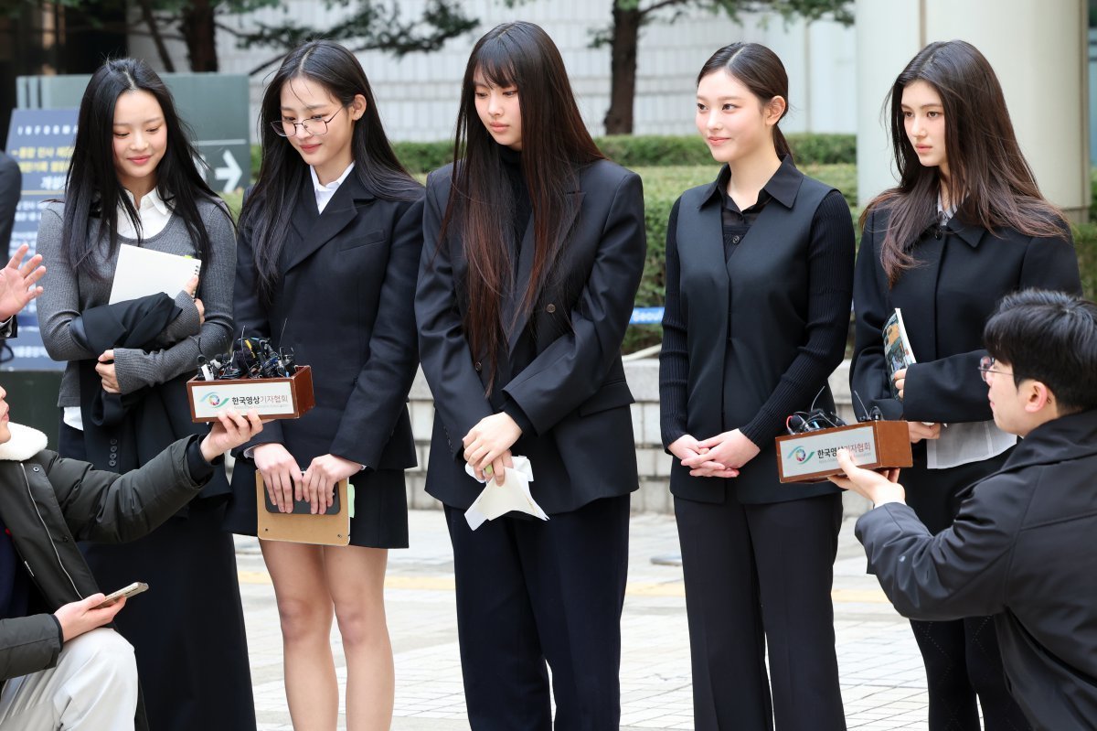 ニュージンズの独自活動はできない」 アドアの肩を持った裁判所 | 東亜日報