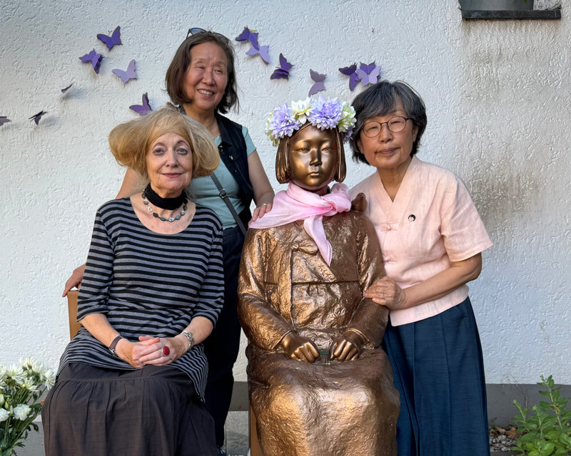 独ボンの世界初の女性博物館に少女像設置 | 東亜日報