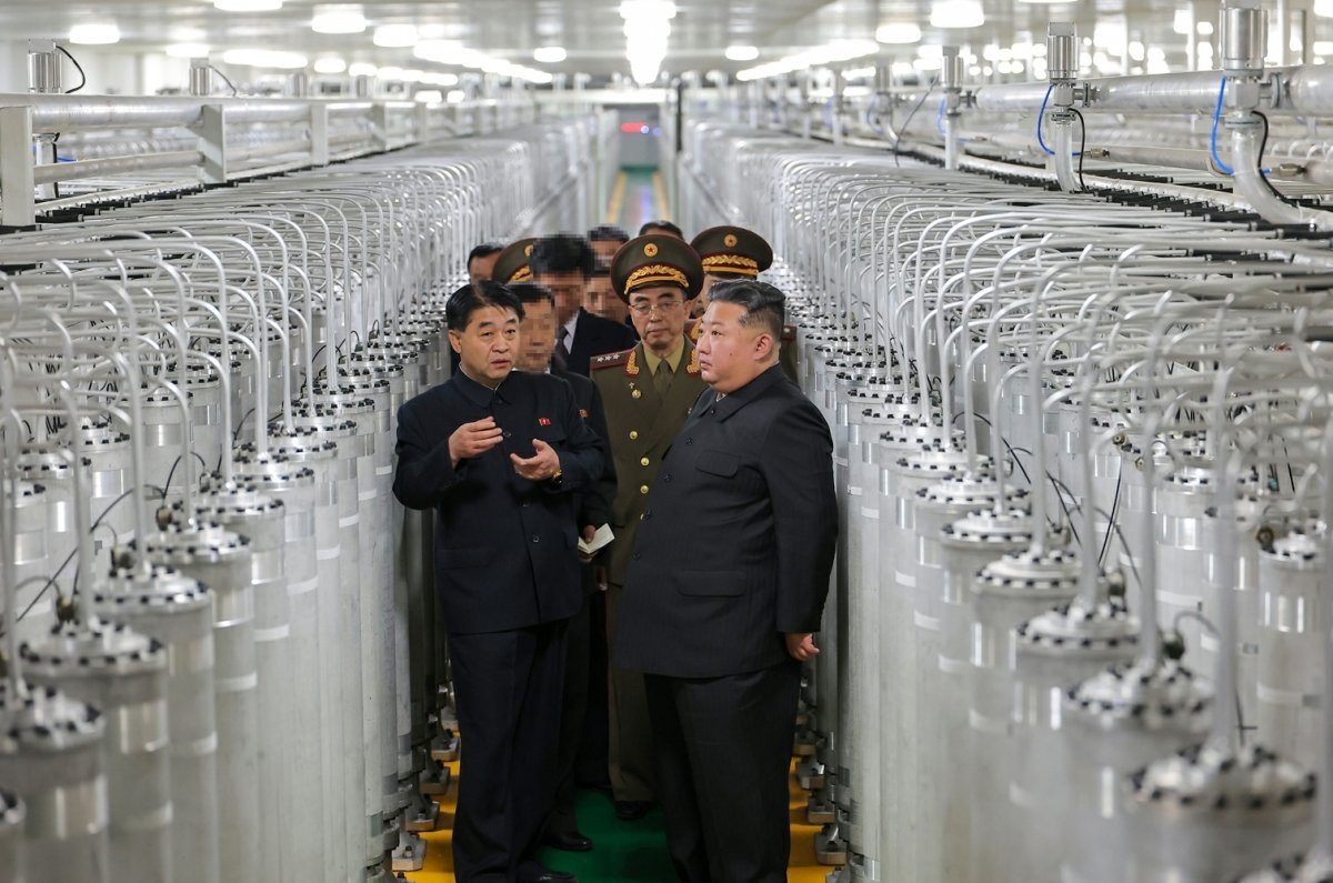 北朝鮮、新たなウラン濃縮施設を公開「核能力は従来の2倍」 | 東亜日報