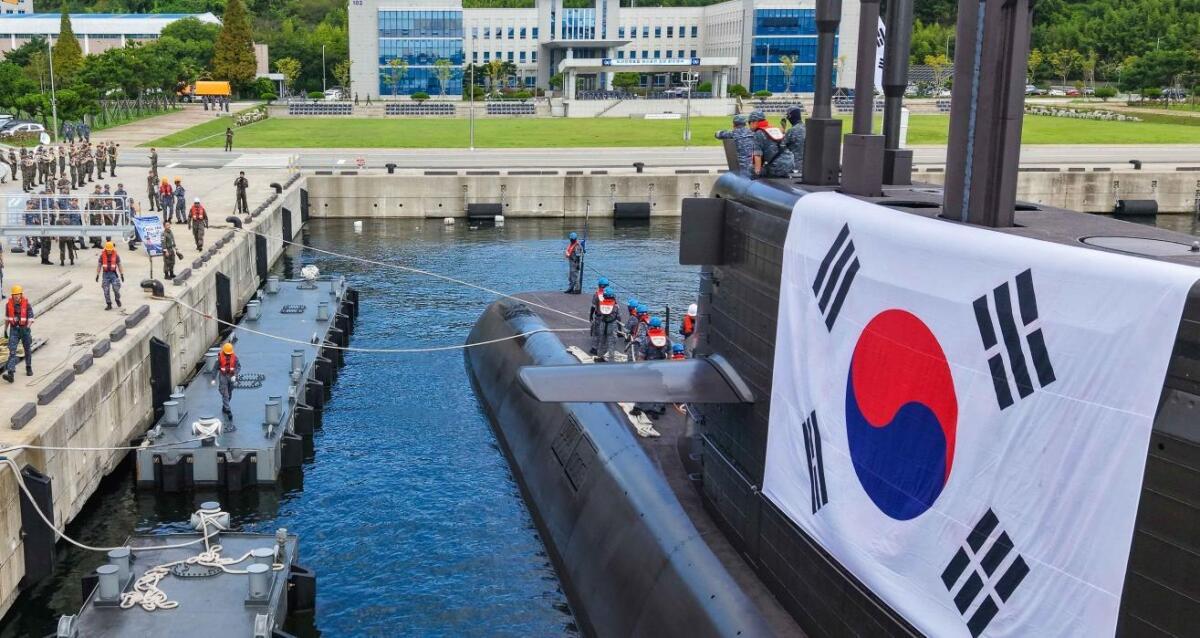 韓国潜水艦初の太平洋往復横断、「島山安昌浩」が鎮海に帰還 | 東亜日報