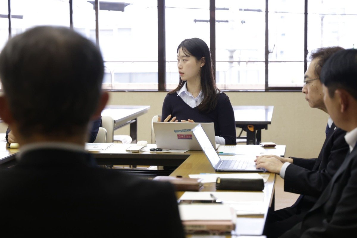 11월 6일 일본 사이타마현 한노(飯能)시의 성년후견지원센터에서 필자가 일본의 후견제도에 대해 질문하고 있다.